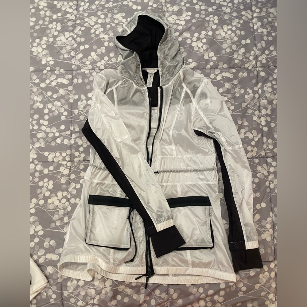 Balance athletica/vitality white with black detail long jacket